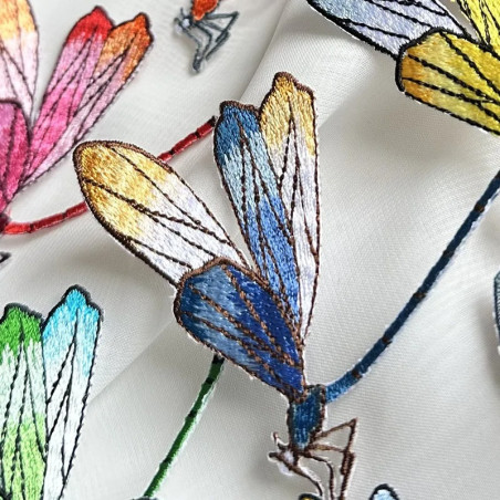 Vue générale Patch brodé thermocollant libéllule multicolore 5.8cm x 7cm - 6 couleurs disponibles