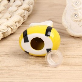 Salière et Poivrière en céramique en forme d'abeille vue dessous