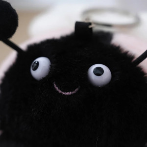 Vue détaillée Porte-clés Coccinelle Souriante Grande Peluche - 3 couleurs