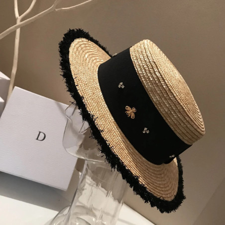 Vue de côté du Chapeau de paille rétro tressé pour femme avec petite abeille et strass