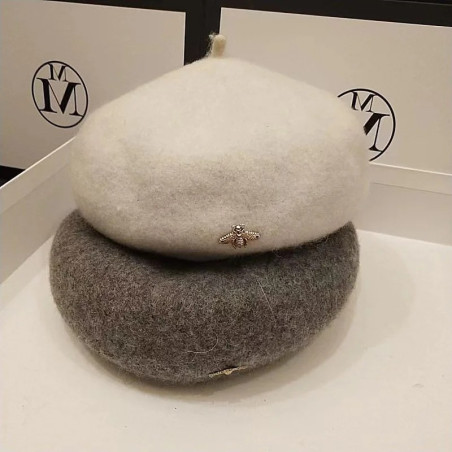 Béret en laine pour femme avec magnifique broche abeille