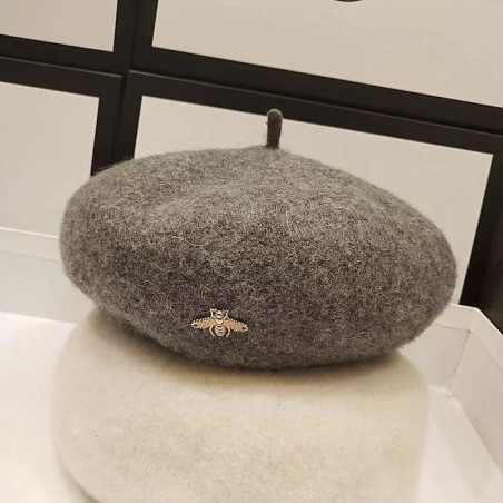 Avant Béret en laine pour femme avec magnifique broche abeille