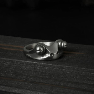 détails de la Bague Grenouille Mystique Métallique