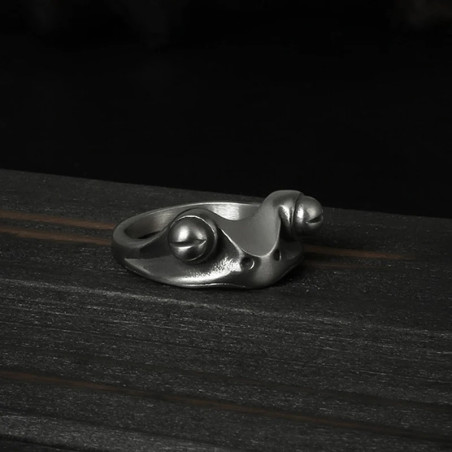 détails de la Bague Grenouille Mystique Métallique