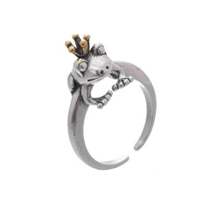 détails de la Bague Grenouille Princesse Polly