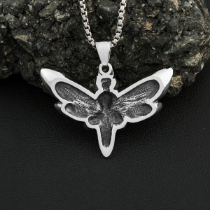 Collar Gótico de Polilla - Joya Elegante y Misteriosa