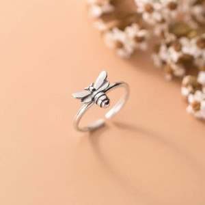 Anillo de Abeja en Cobre | Joyería Minimalista y Original