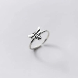 Anillo de Abeja en Cobre | Joyería Minimalista y Original