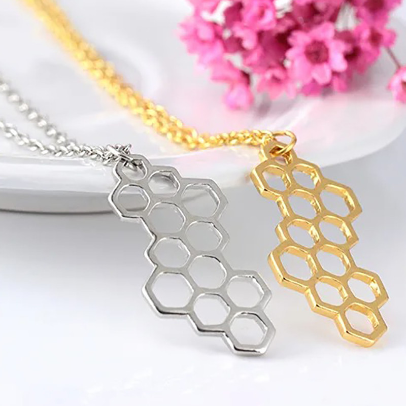 Collar con Colgante de Abeja "Panal Elegante" | Joya Original