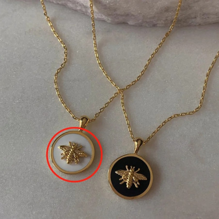 Collar de Abeja Elegancia Real | Joya Única en Acero Dorado