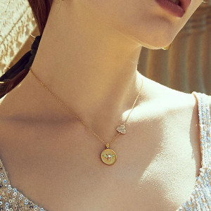 Collar Abeja 'Brillo Precioso' - Joya Elegante para Oficina