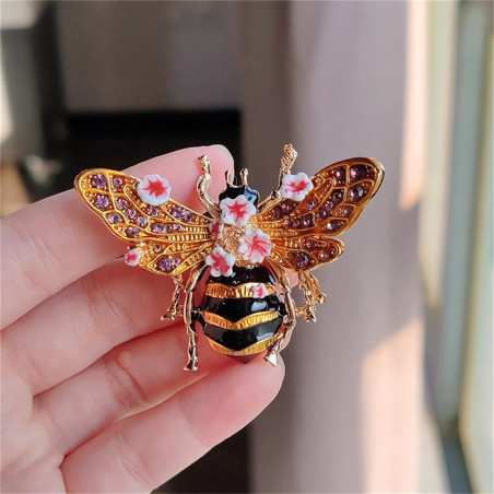 Broche de Abeja Dorada con Flores | Joya Original para Mujer