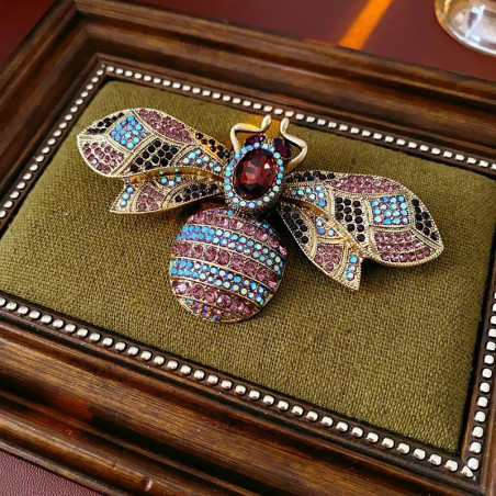 Broche de Abeja 'Majestad Antigua' - Elegancia y Refinamiento