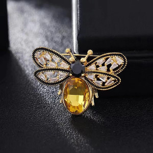 Broche Abeja 'Brillo Real' - Joya Dorada con Esmeralda