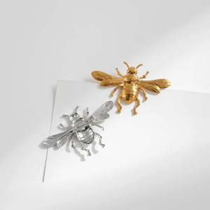 Broche Abeja 'Pureza Real' – Joya Elegante Dorada y Plateada