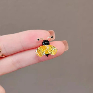 Pin Abeja "Crystal Bee" – Elegancia en Dorado y Plateado