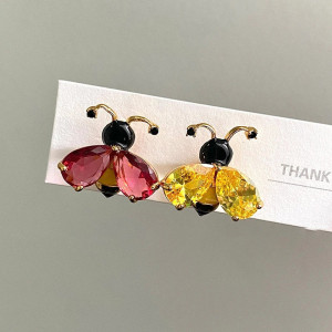 Pin Abeja "Crystal Bee" – Elegancia en Dorado y Plateado