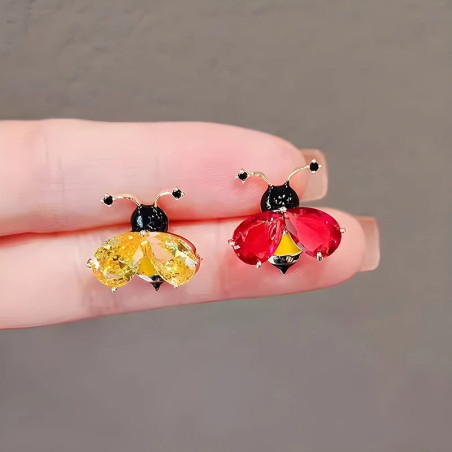 Pin Abeja "Crystal Bee" – Elegancia en Dorado y Plateado