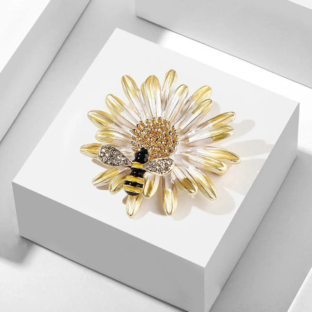 Broche Abeja Margarita Dorada - Elegancia Natural y Refinamiento