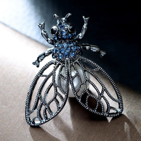 Broche Abeja Majestad Gótica - Joya Elegante y Misteriosa
