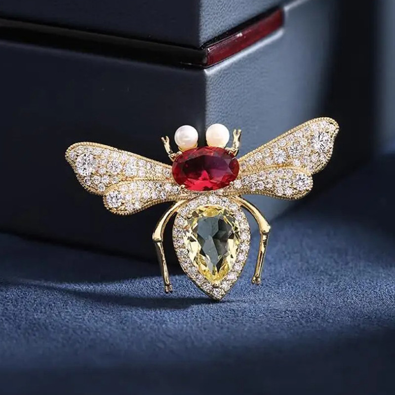 Broche de Abeja Prestigio Real | Joya Elegante y Original