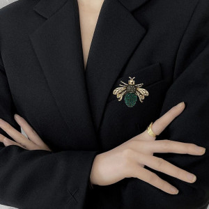 Broche Abeja Mística Deslumbrante - Joya Elegante y Única