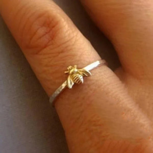 Anillo Abeja de Plata de Ley 925 - ¡Elegancia y Sencillez!