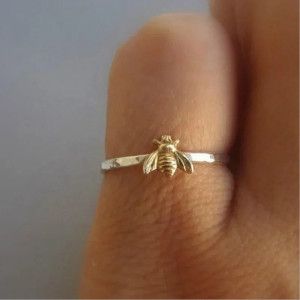 Anillo Abeja de Plata de Ley 925 - ¡Elegancia y Sencillez!