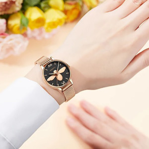 Montre Abeille Nocturne Dorée | Bijou Élégant Cadeau Femme