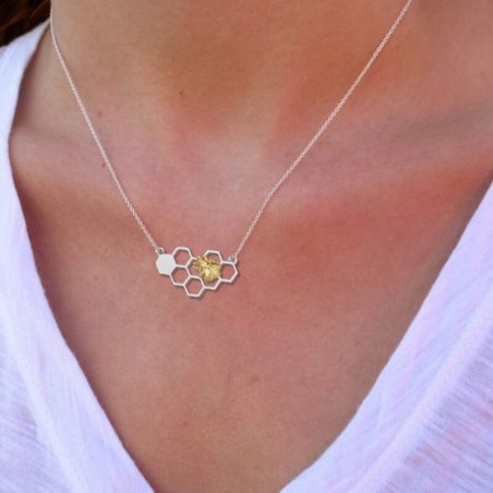 Collier pendentif en forme de nid d'abeille argenté avec abeille dorée