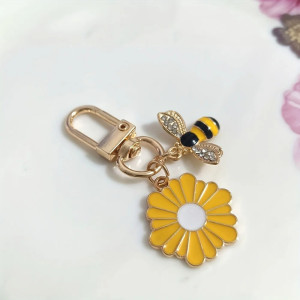 Llavero Abeja y Margarita Dorada | Joya Original para Mujer