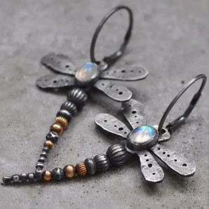 Pendientes de Libélula Vintage – Elegancia y Encanto Atemporal