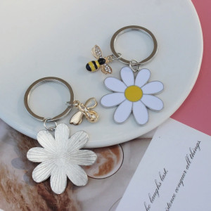 Llavero Abeja & Margarita – Elegancia y Naturaleza