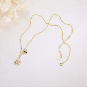 Collar Abeja y Margarita | Joya Dorada Elegante & Única