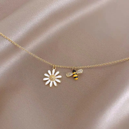 Collar Abeja y Margarita | Joya Dorada Elegante & Única