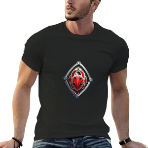 Camiseta Mariquita Hombre – "Escudo Protector" Estilo y Elegancia