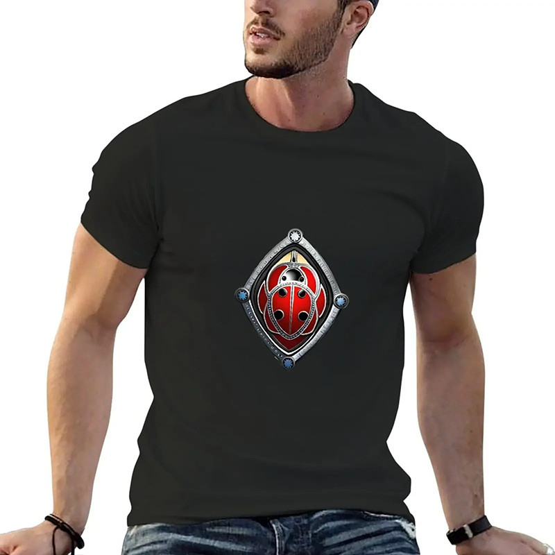 Camiseta Mariquita Hombre – "Escudo Protector" Estilo y Elegancia