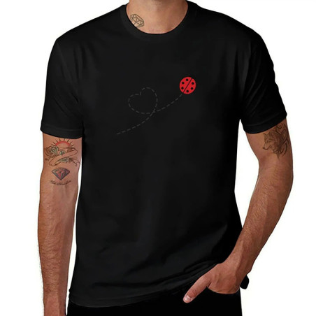 Camiseta Mariquita Hombre 'Vuelo Encantado' | Diseño Original