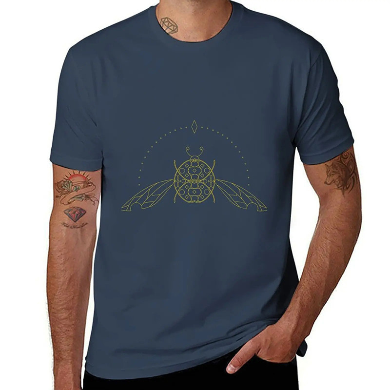 Camiseta Mariquita "Geometría Sagrada" – Elegancia y Símbolo