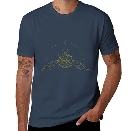 Camiseta Mariquita "Geometría Sagrada" – Elegancia y Símbolo