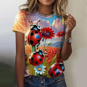 Camiseta Mariquitas y Flores "Verdor Místico" 100% Algodón