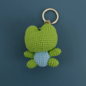 Llavero Rana Elegante de Ganchillo | Regalo Original Hecho a Mano