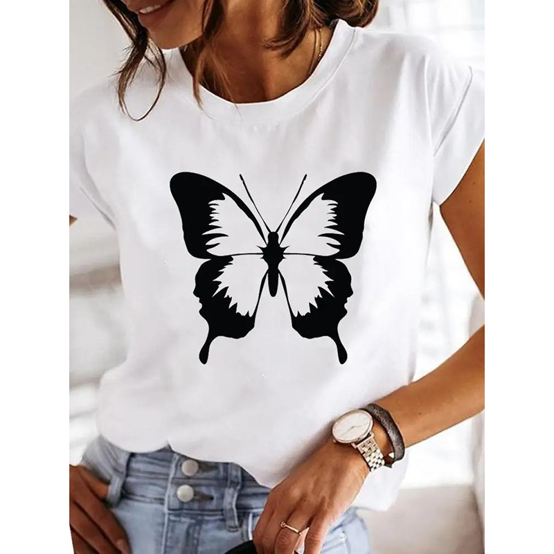 Camiseta Mariposa "Elegancia Contrastada" – Minimalista y Chic