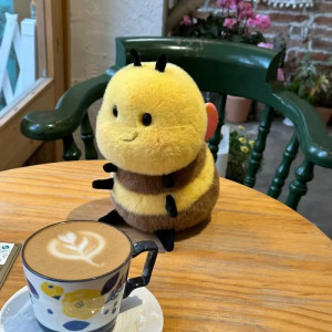 Peluche de Abeja Melosa | Regalo Original Suave y Bonito