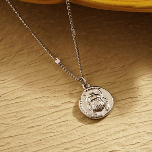 Collar Escarabajo Sol – Acero Inoxidable Oro o Plata