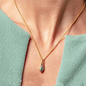 Colgante Escarabajo Solar – Plata 925 & Piedras de Colores