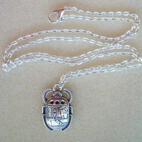 Collar Escarabajo Egipcio: Jeroglíficos & Detalles Rubí