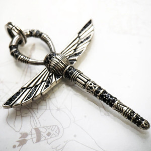 Colgante Ankh Escarabajo – Plata 925 | Talismán Egipcio