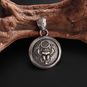 Collar Escarabajo Alado con Ojo de Horus | Joya Mística