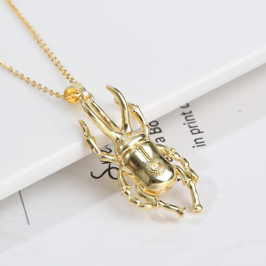 Collar Escarabajo Corazón | Joya Única en Oro, Plata y Rosa